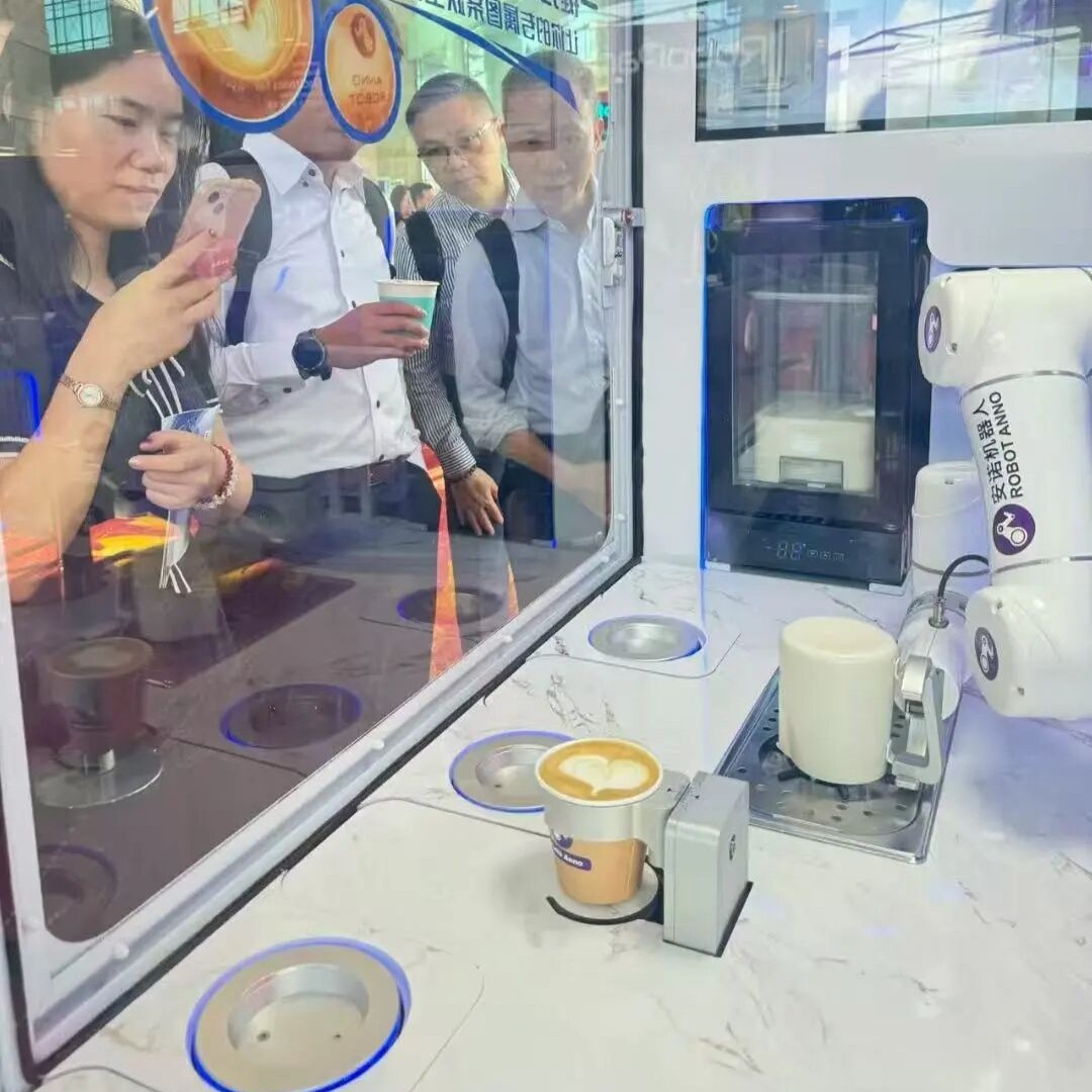 Shopping Malls Boost Dwell Time 300% with Anno Robot’s Moving Coffee Kiosks