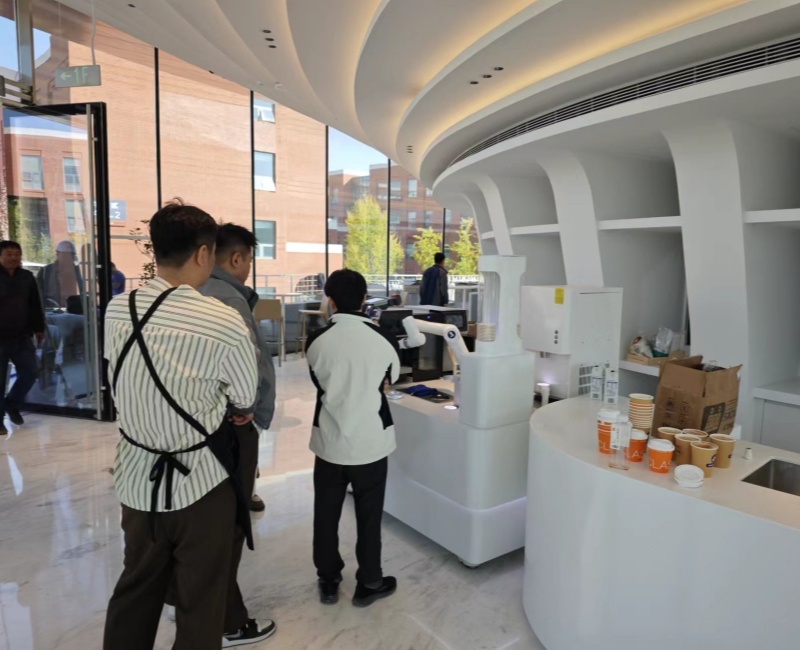 AI Robot at University3.jpg