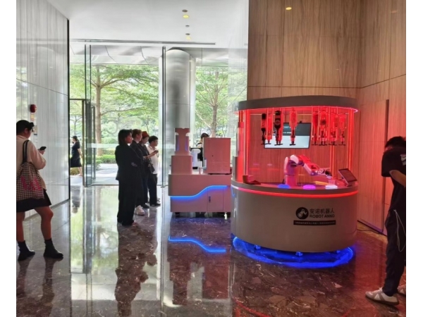 2024 Shenzhen Fashion Week: AI Robots and Latte Art Steal the Show
