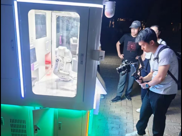 Experience Fresh Coffee at Anno AI Robot Kiosk in Shenzhen Lotus Hill