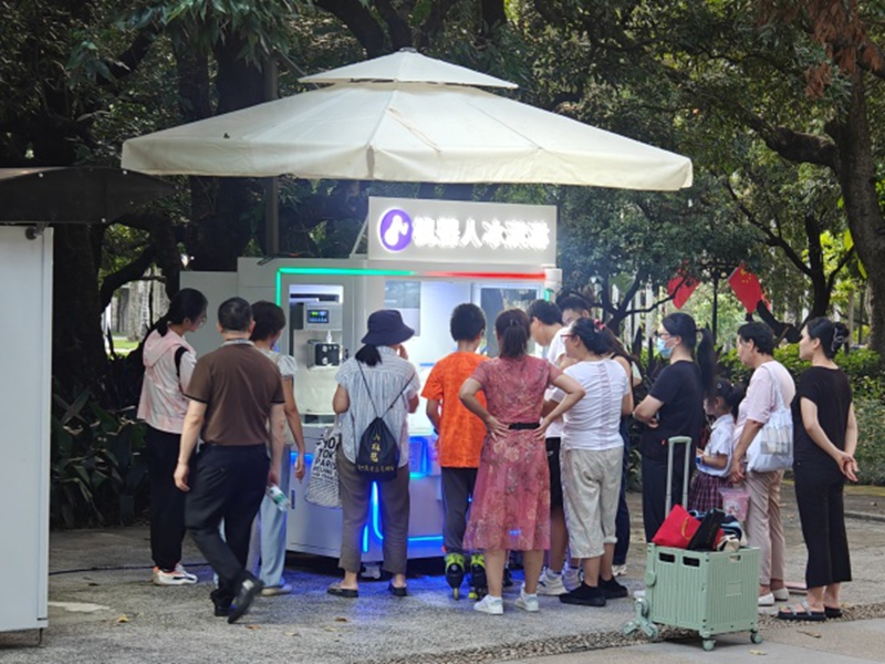 closed ice cream kiosk0.jpg