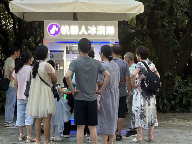 closed ice cream kiosk3.jpg
