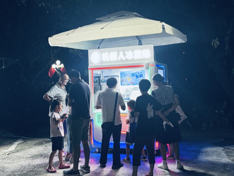closed ice cream kiosk5.jpg