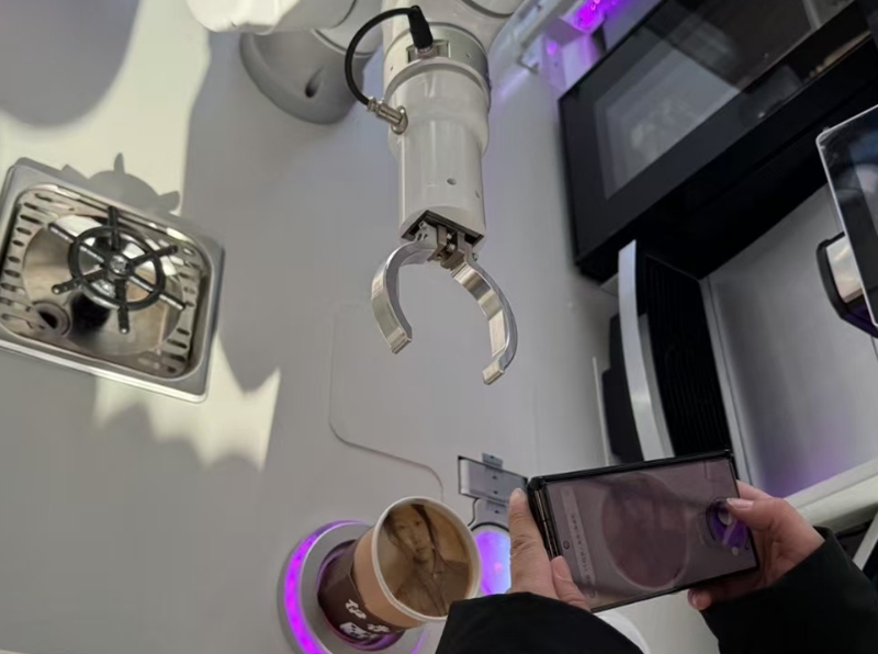 Coffee Robot at Yichun6.jpg