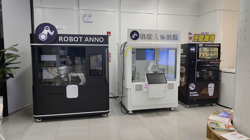 robot cafe at Shenzhen1.jpg