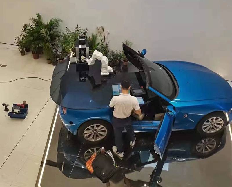 Robotic arm luxury car bar1.jpg