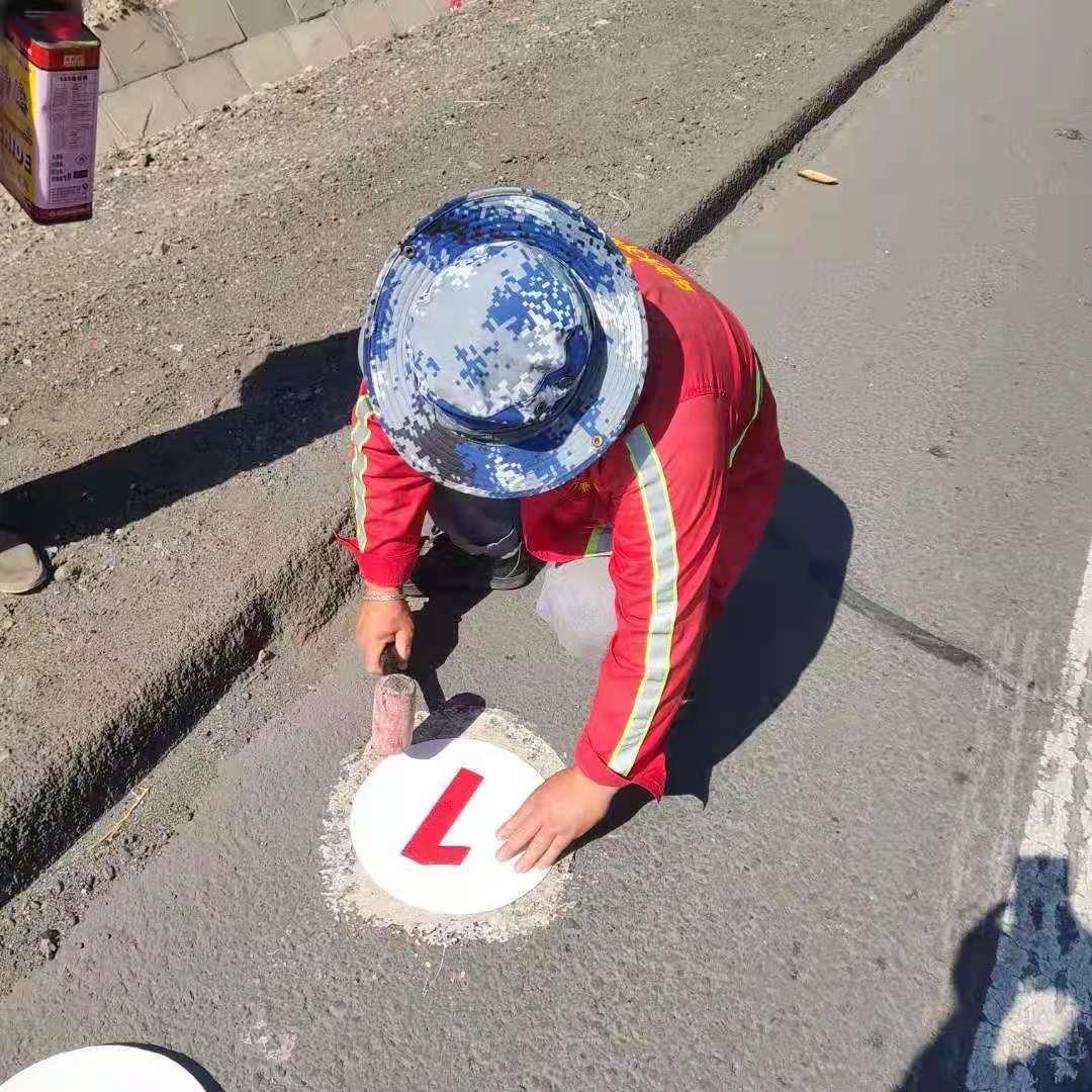 [Ground sticker] Xinjiang hundred meters sticker - pre-formed reflective sign