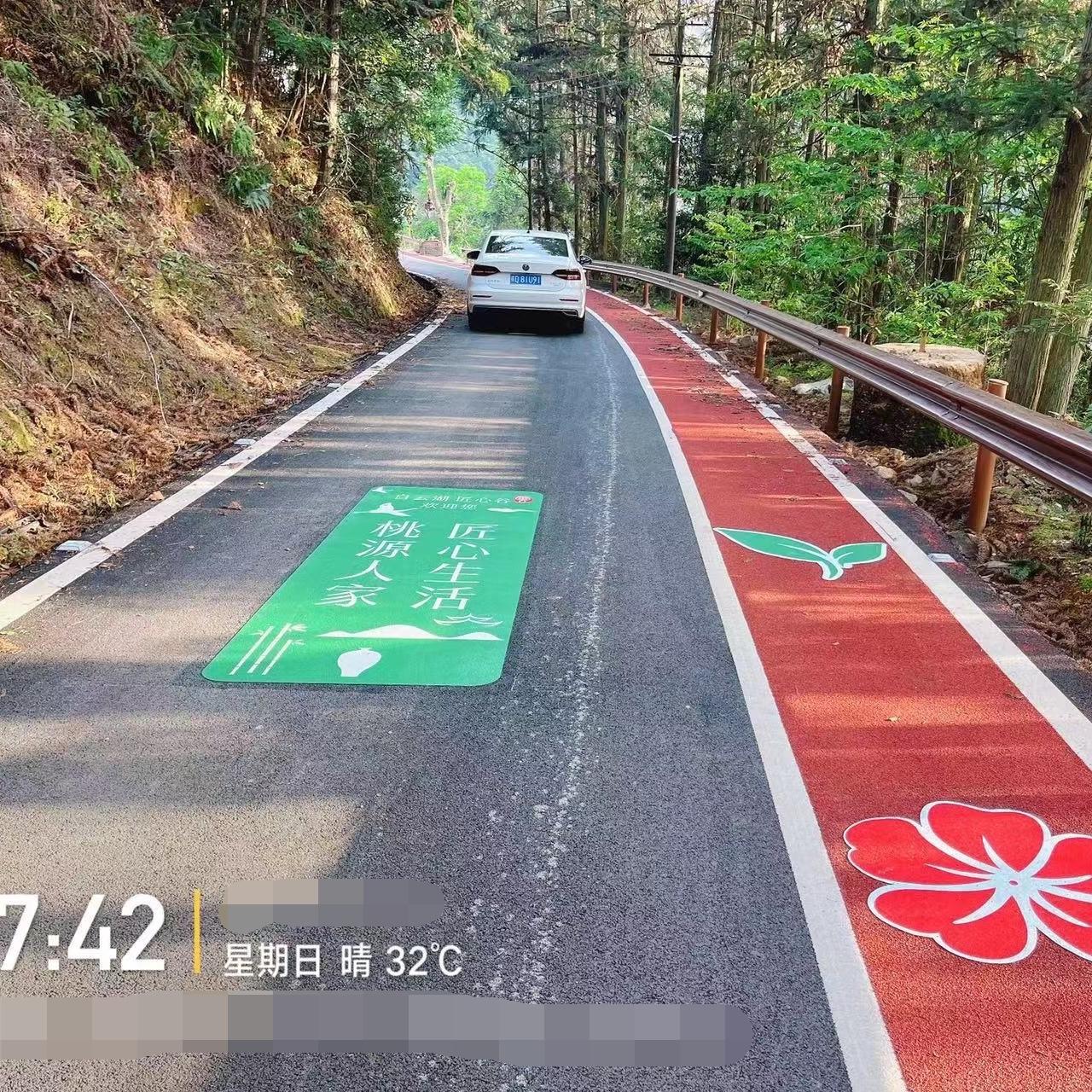[Ground sticker] Green leaves and red flowers pavement culture and art blend - "color road" ground sign