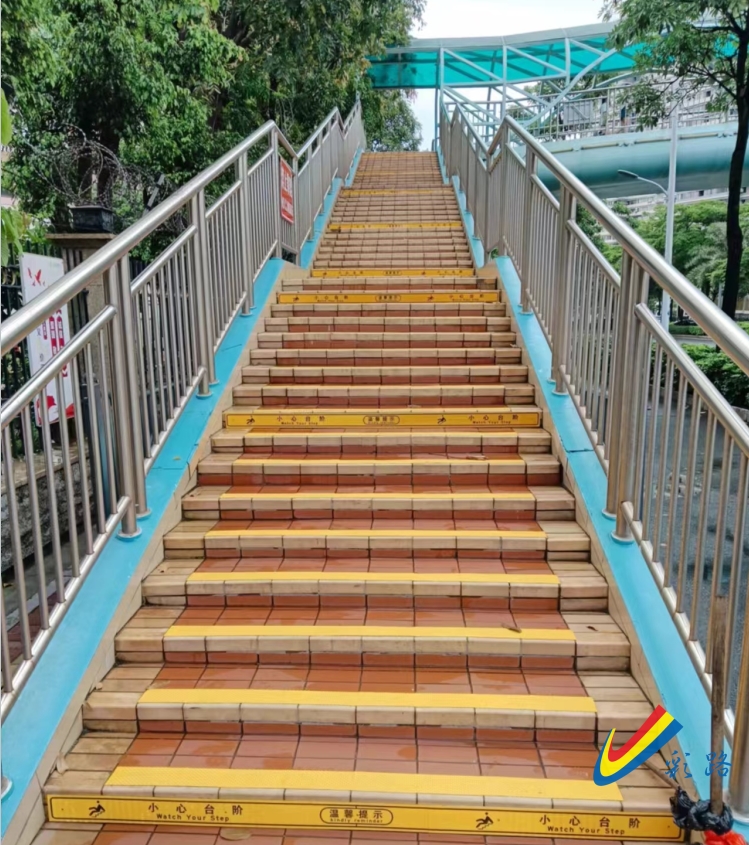 [Road marking stickers] Application of preformed pattern reflective markings in Xiamen overpass