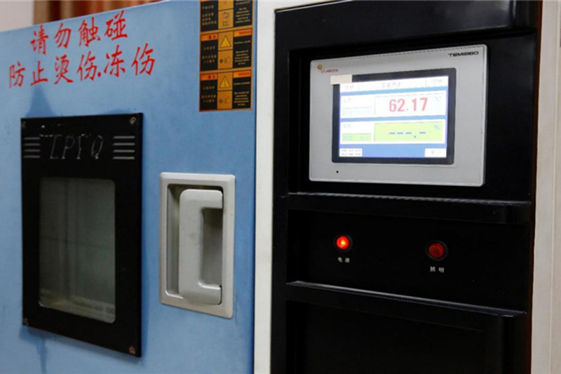 10、High and Low Temperature Test Chamber