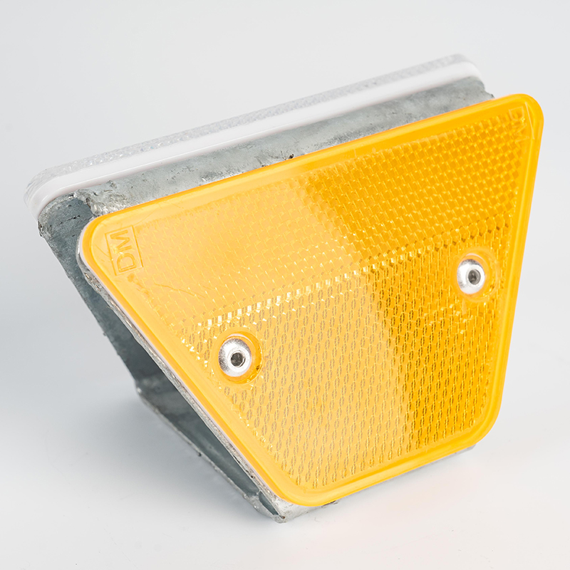 DM502YW Trapezoidal Reflective Delineator (2).jpg