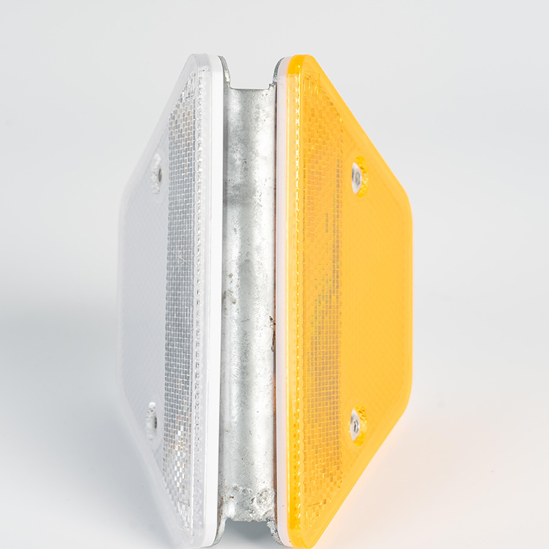 DM502YW Trapezoidal Reflective Delineator (4).jpg