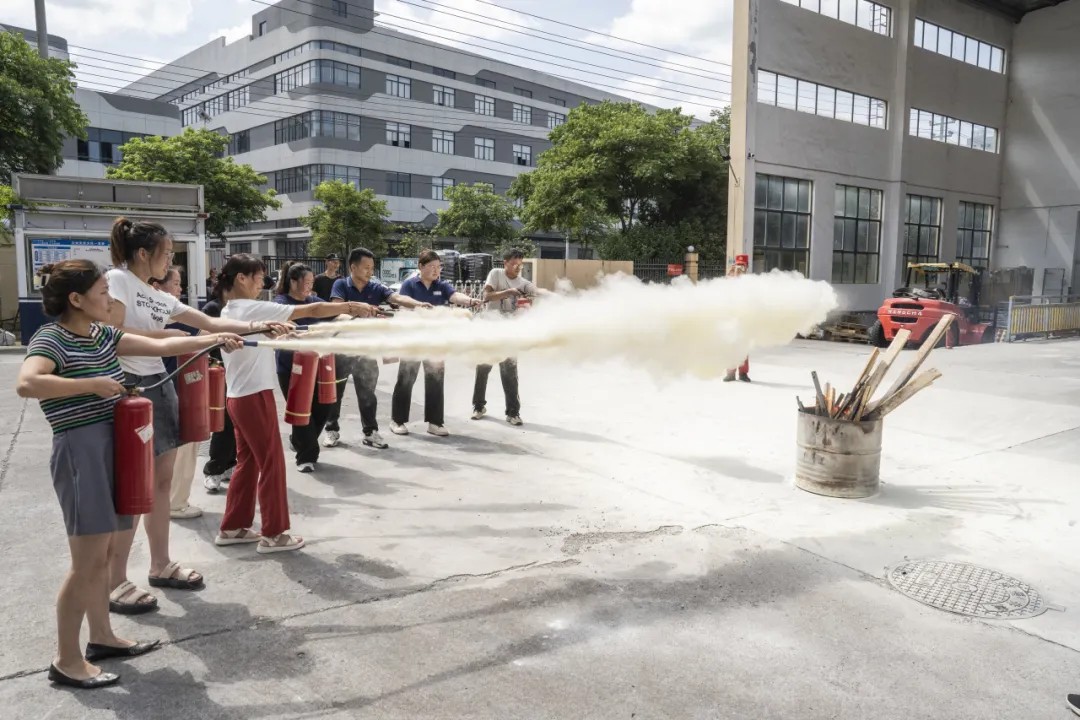 Daoming Optoelectronics conduce un'esercitazione di evacuazione antincendio e di emergenza (3).jpg