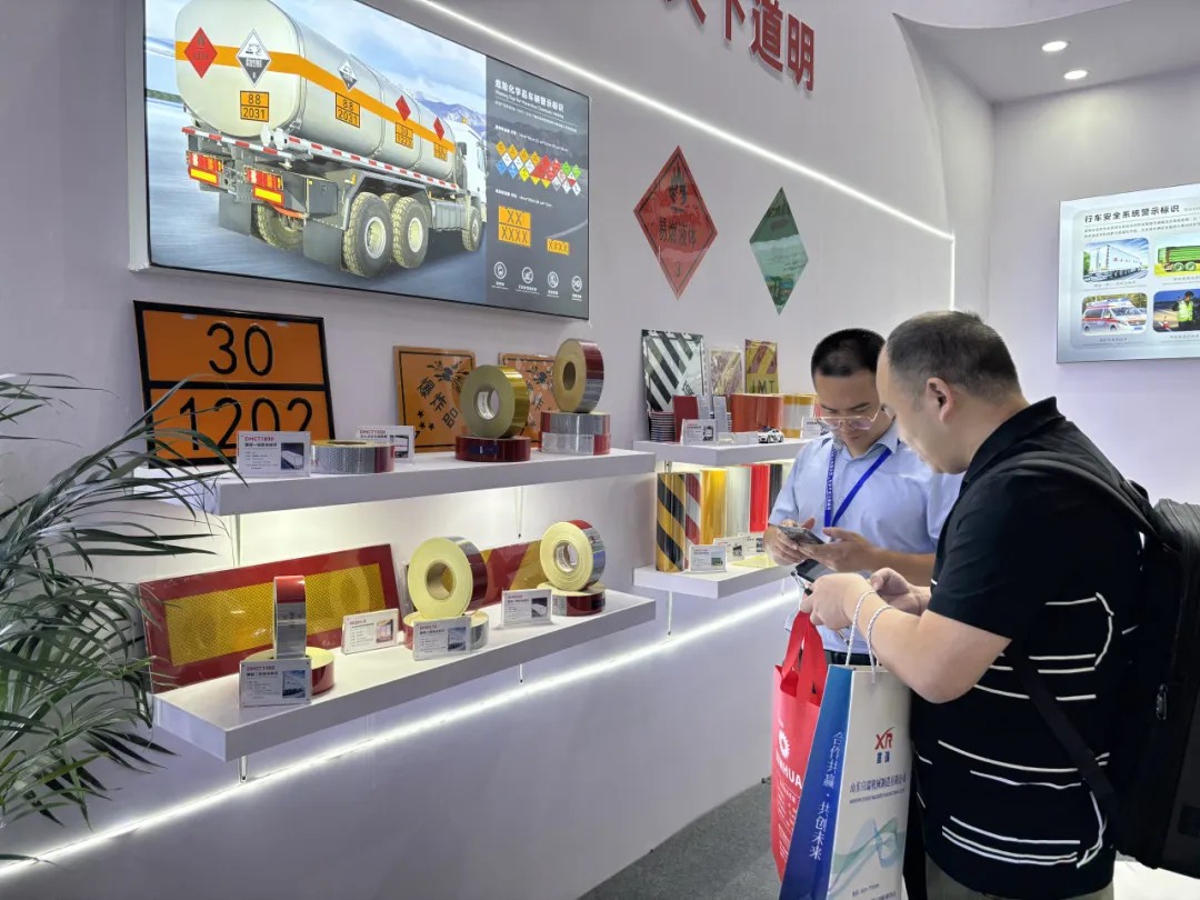 道明光学在梁山车辆展 (6).jpg