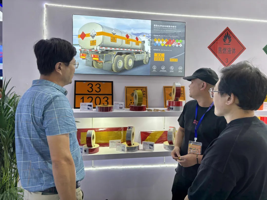 道明光学在梁山车辆展 (7).jpg