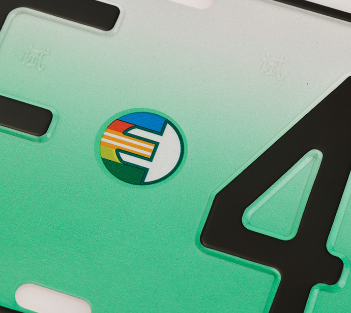 Coloring the protruding parts such as characters and borders of motor vehicle license plates