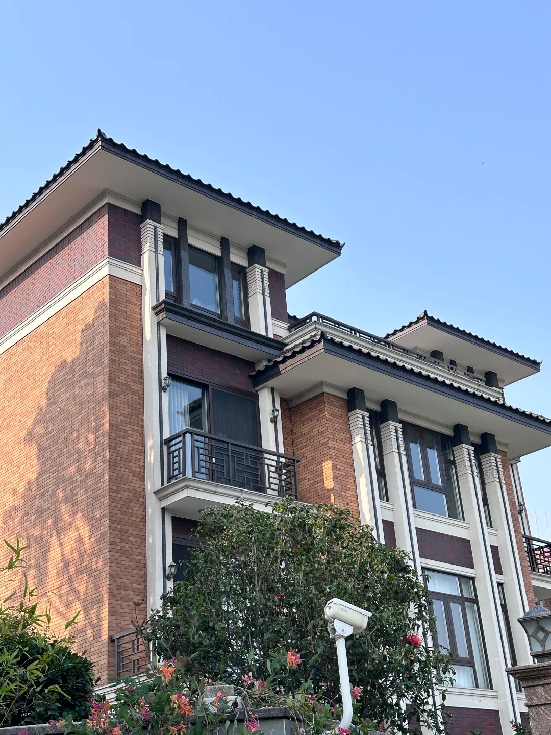 Suozhe Doors and Windows Creating a Practical and Peaceful Space for a Shunde Villa (1)