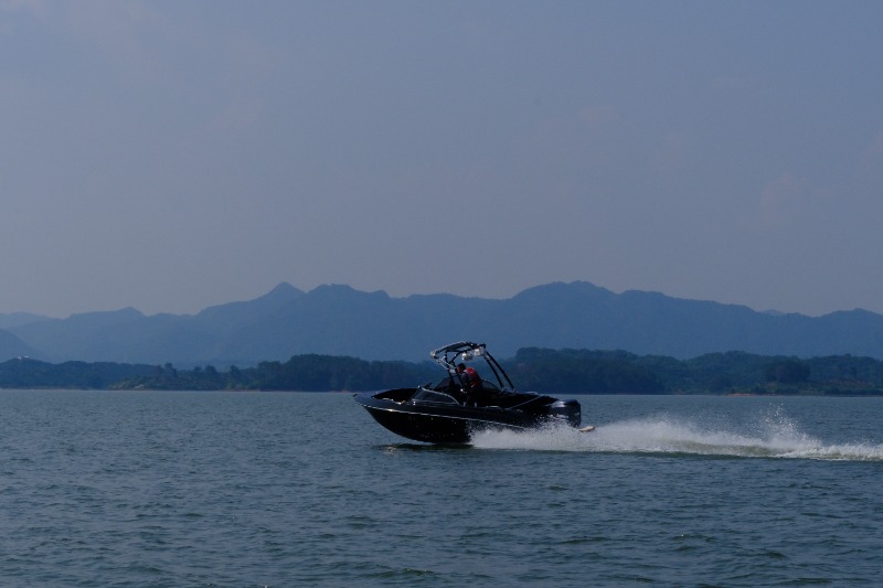 4 Obsidian Black 21Ft Outboard Sport Bowrider with Wakeboard Tower – High-Performance Family & Water Sports Speedboat
