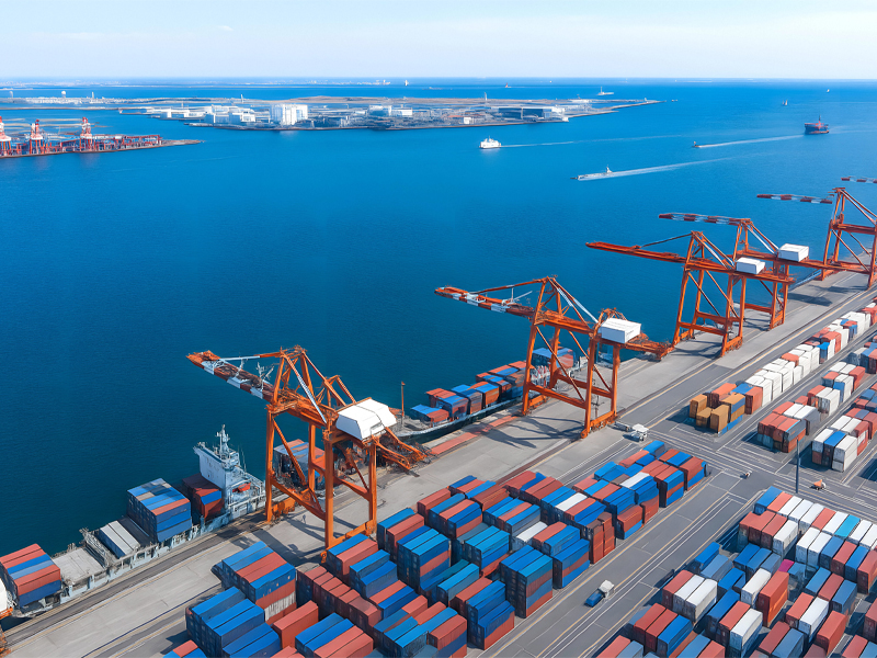 V dramatickom obrate sú pozastavené americké solárne clá pre Čínu, čím zostávajú na vlásku miliardy dolárov.