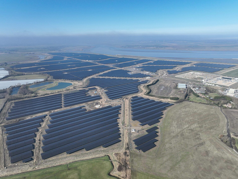 How does Australia maintain its leading position in rooftop solar power?