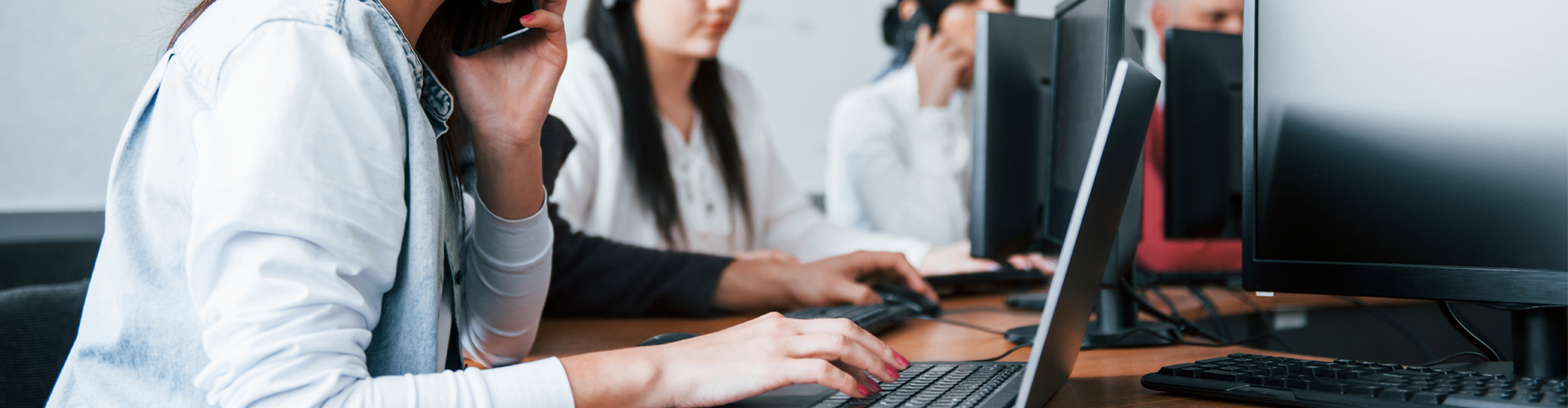 making-deal-young-people-working-call-center-new-deals-is-coming