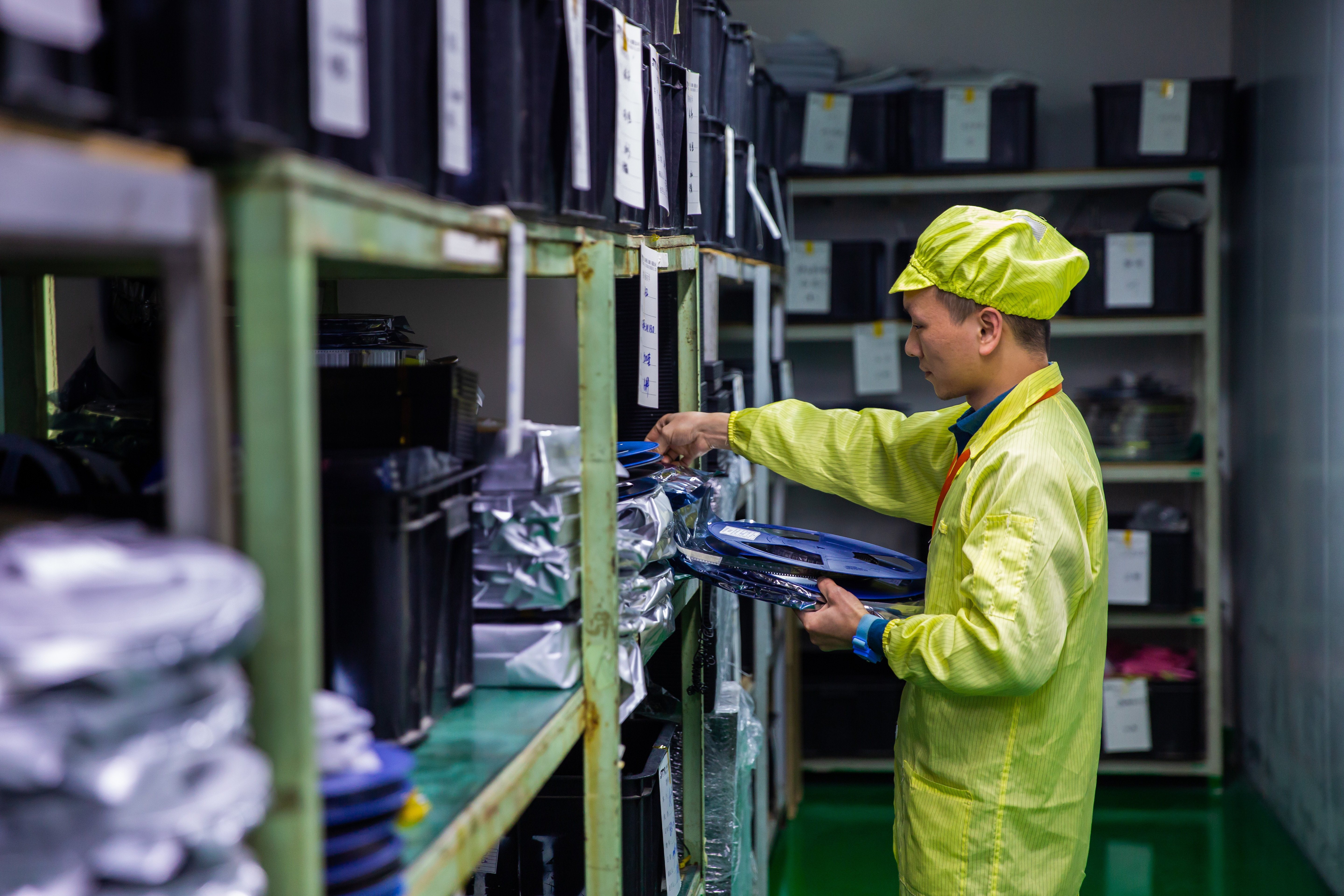 Dry Storage Matters: Our STHL Protocols for Moisture-Sensitive Device Protection
