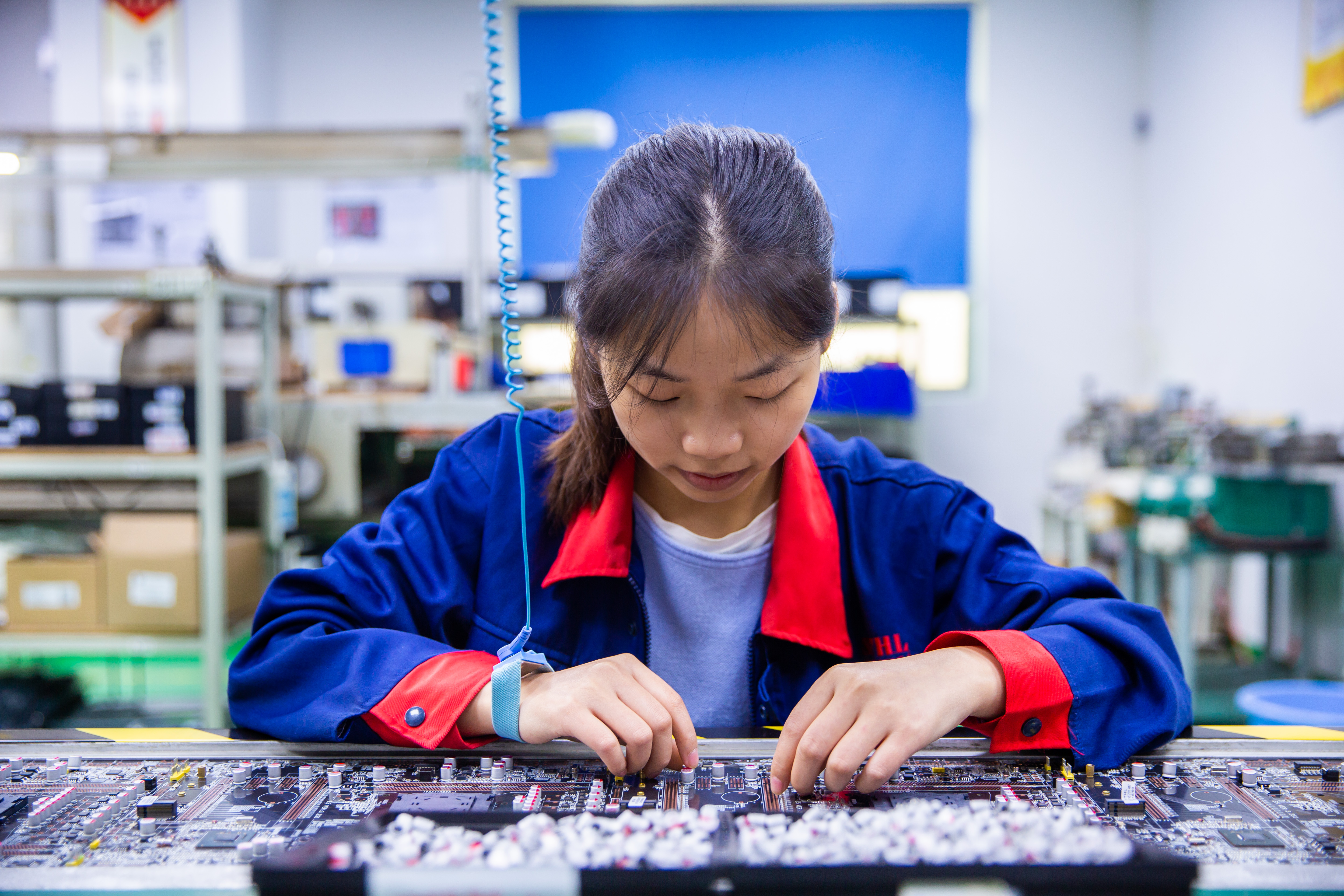 STHL PCBA Mastering Press-Fit Technology for High-Reliability Connector Assembly