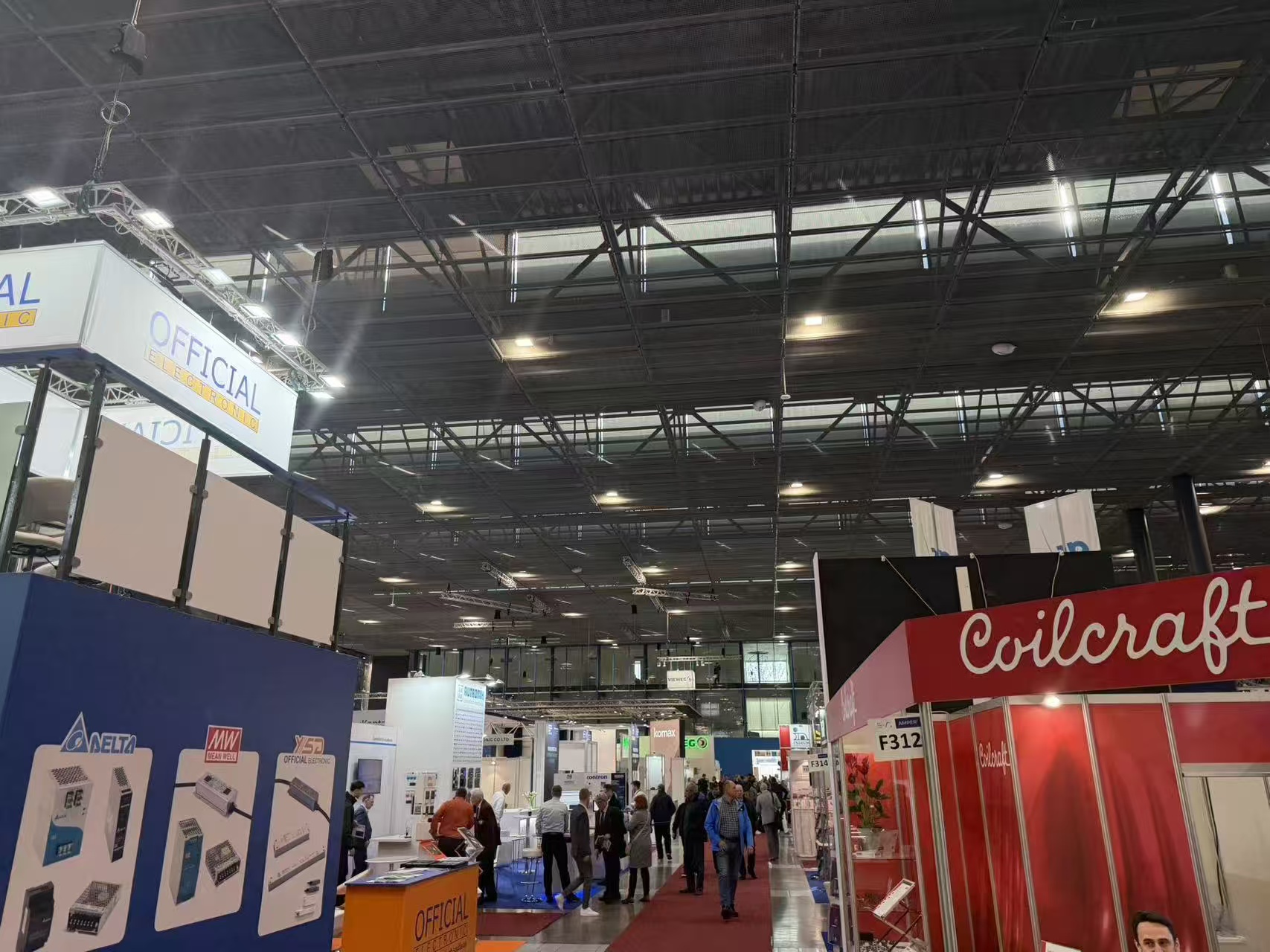 L'équipe de traitement SMT des cartes PCBA participe à l'exposition tchèque AMPER 2026-1