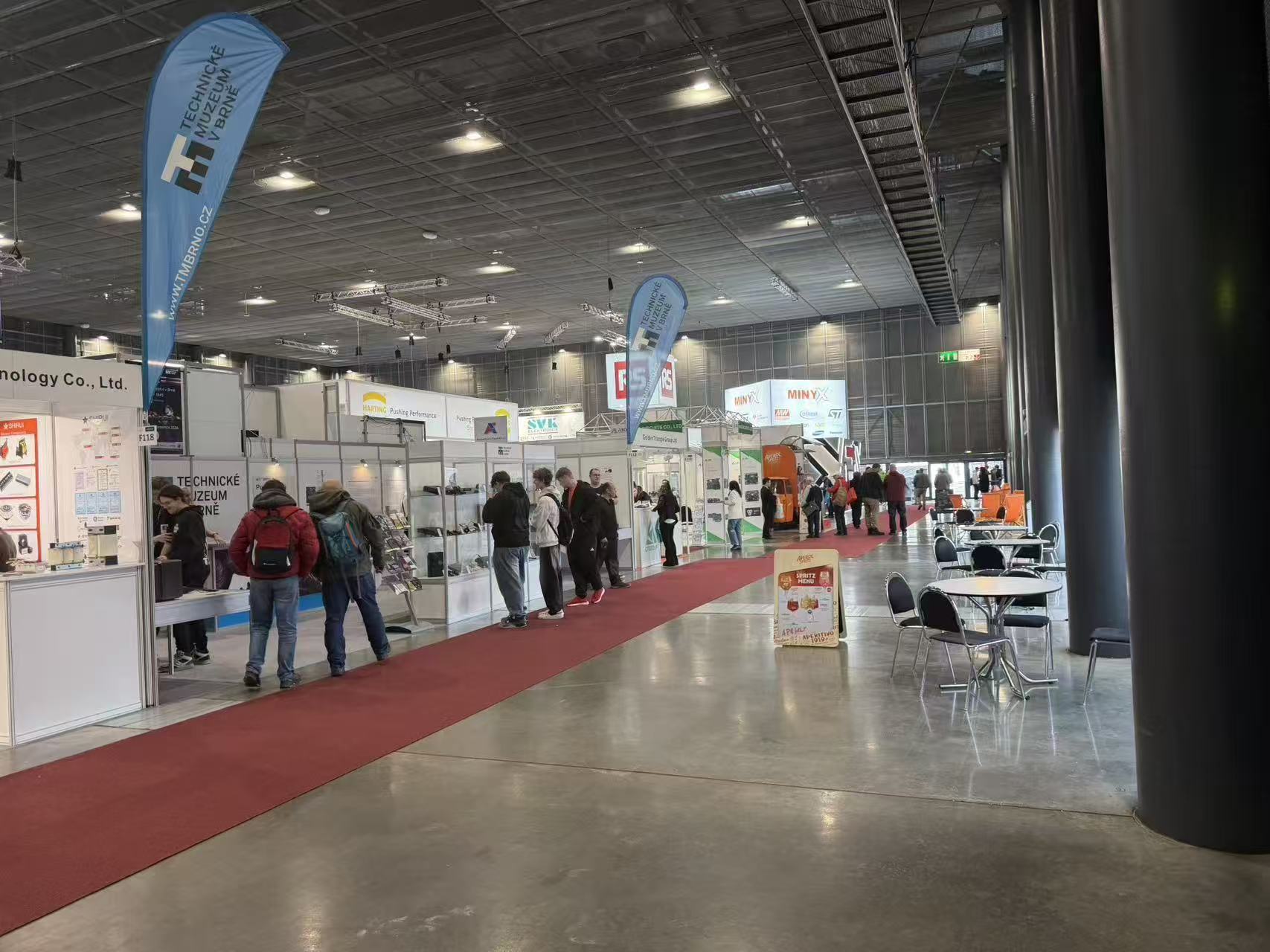 L'équipe de traitement SMT des cartes PCBA participe à l'exposition tchèque AMPER 2026-1