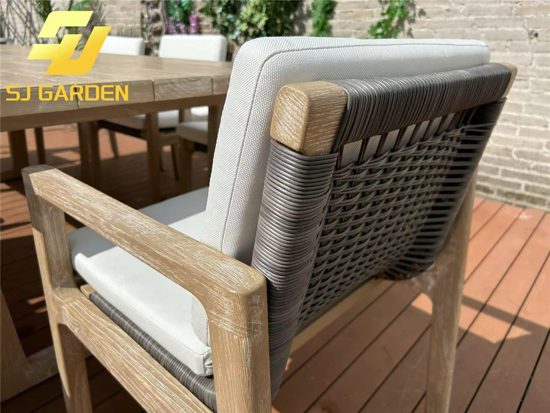 Patio living and enjoying time outdoors (7)