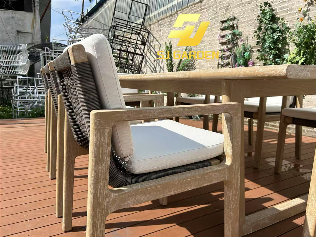 Patio living and enjoying time outdoors (8)
