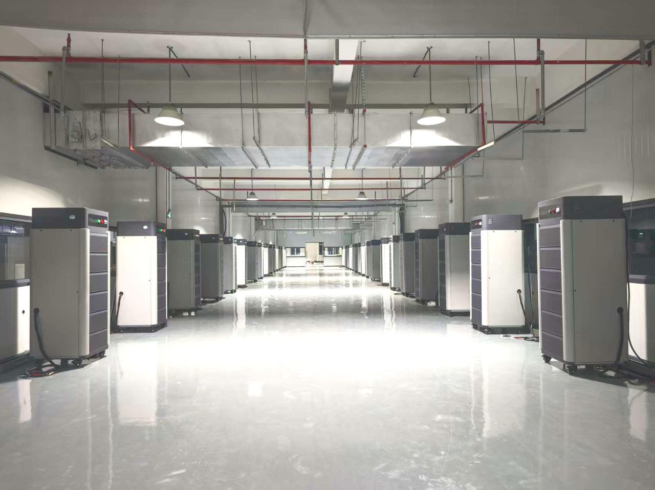 شركة شنتشن هونغدا للطاقة الجديدة تنجح في توريد 36 نظامًا لاختبار البطاريات عالية الدقة، مما يعزز ريادتها في الصناعة