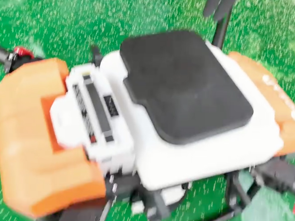 施肥無人機正在工作2