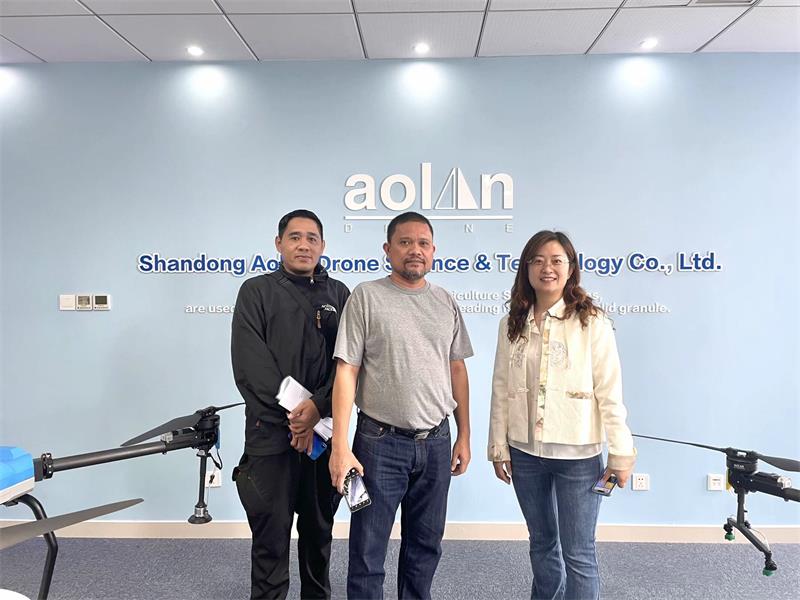 Cuairteanna ó chustaiméirí Téalainnis