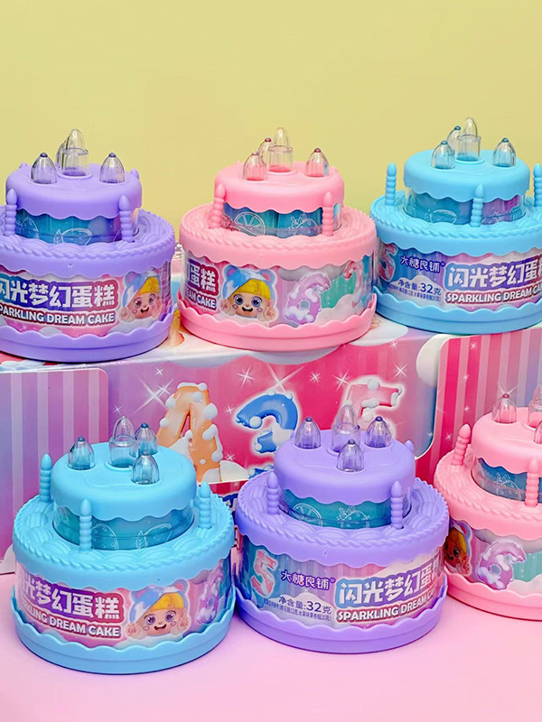 Süßigkeiten mit Spielzeug, kleine Kuchenflasche gefüllt mit Marshmallows und Fruchtrollen, Lieferant von Gummibonbons