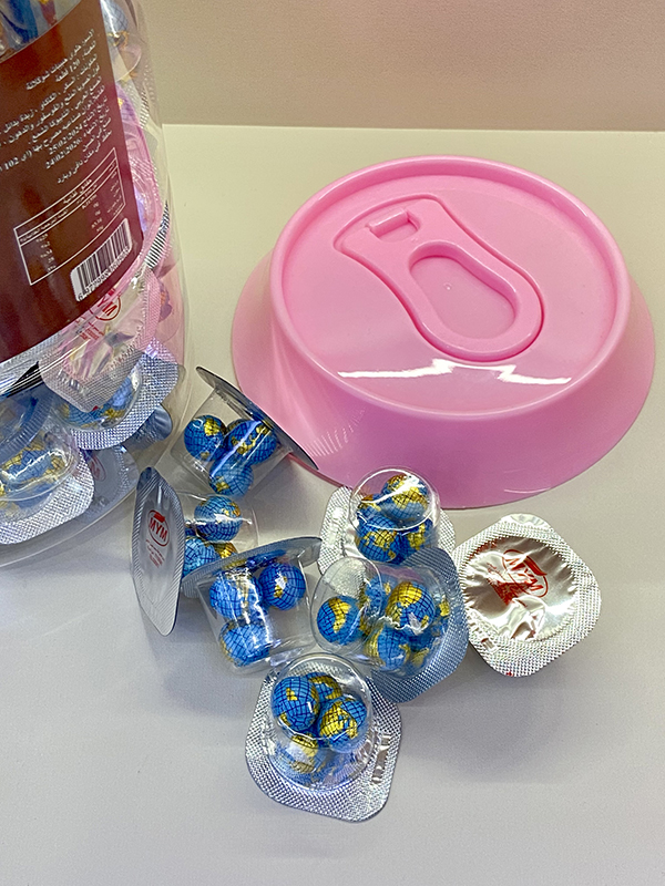 Large Cola Bucket Candy toy supplier Mellow Chocolate Ball Candy (2)