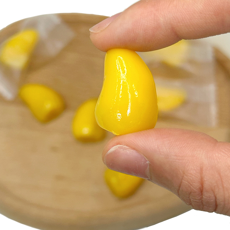 Mini bucket A Mango gummy candy toy factory peeled mango gummy candy (2)