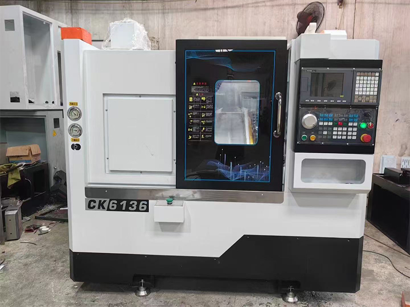 Tour CNC avec tourelle porte-outils automatique5