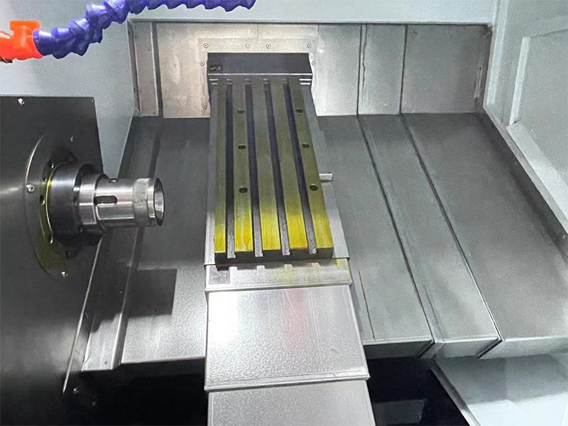Tour CNC avec tourelle porte-outils automatique 6