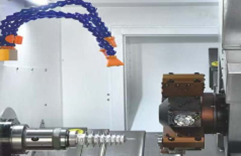 Torno CNC de cinco ejes para torneado y fresado (2)
