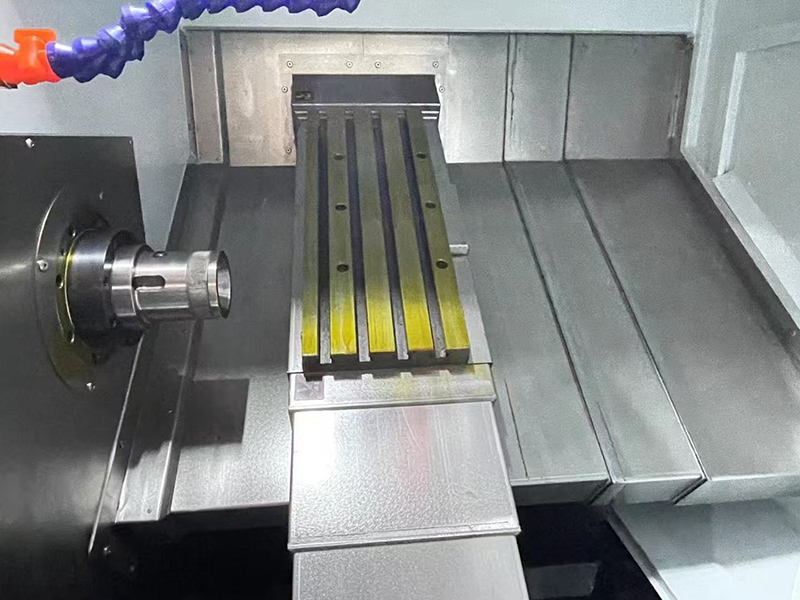 Dwuosiowa precyzyjna tokarka CNC (2)