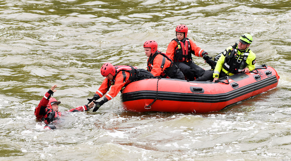 1-inflatable-recuse-boat