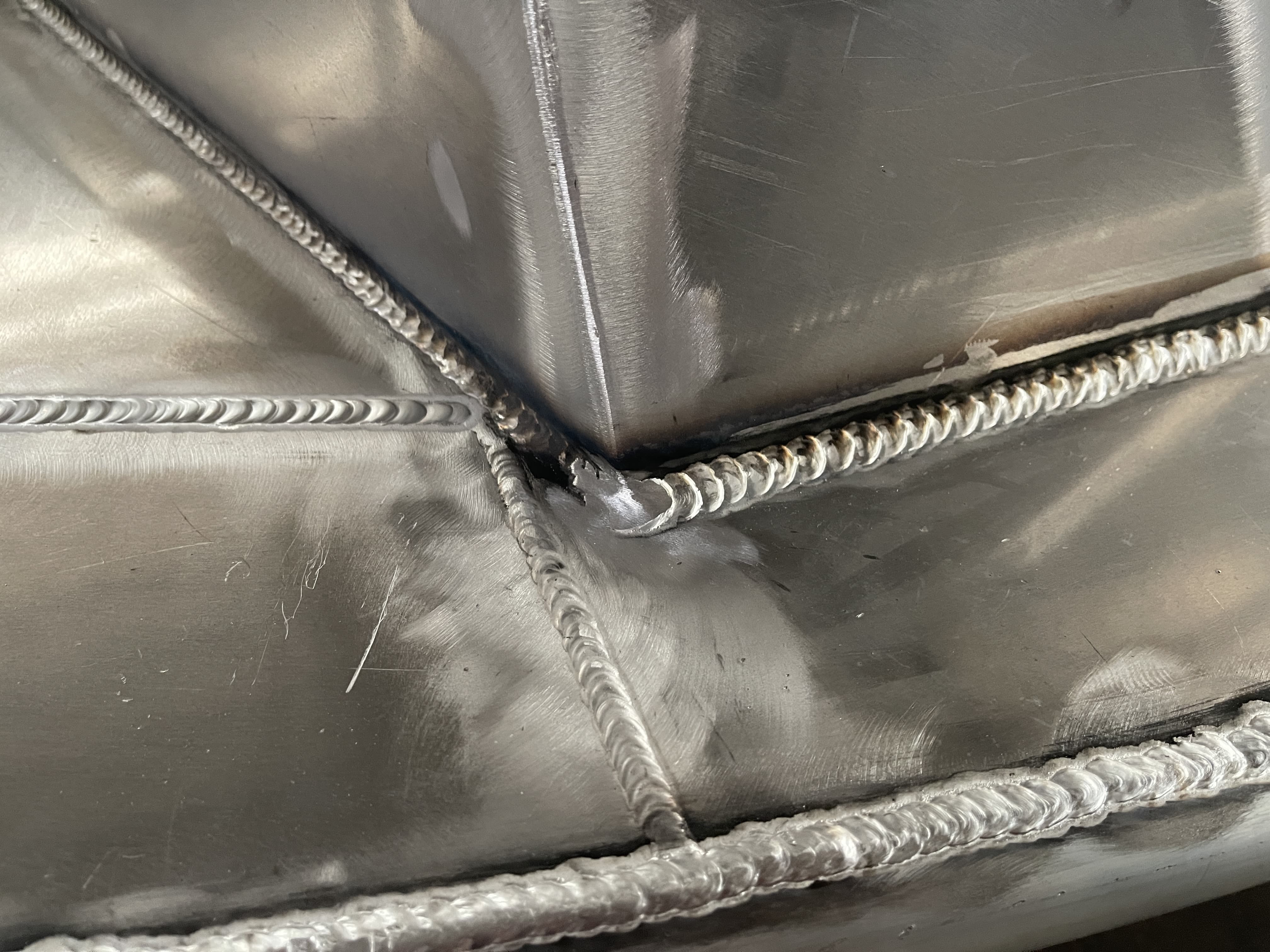 ilife-boat-aluminum-fish-scale-weld-quality.jpg High-quality fish-scale aluminum weld on ILIFE boat hull