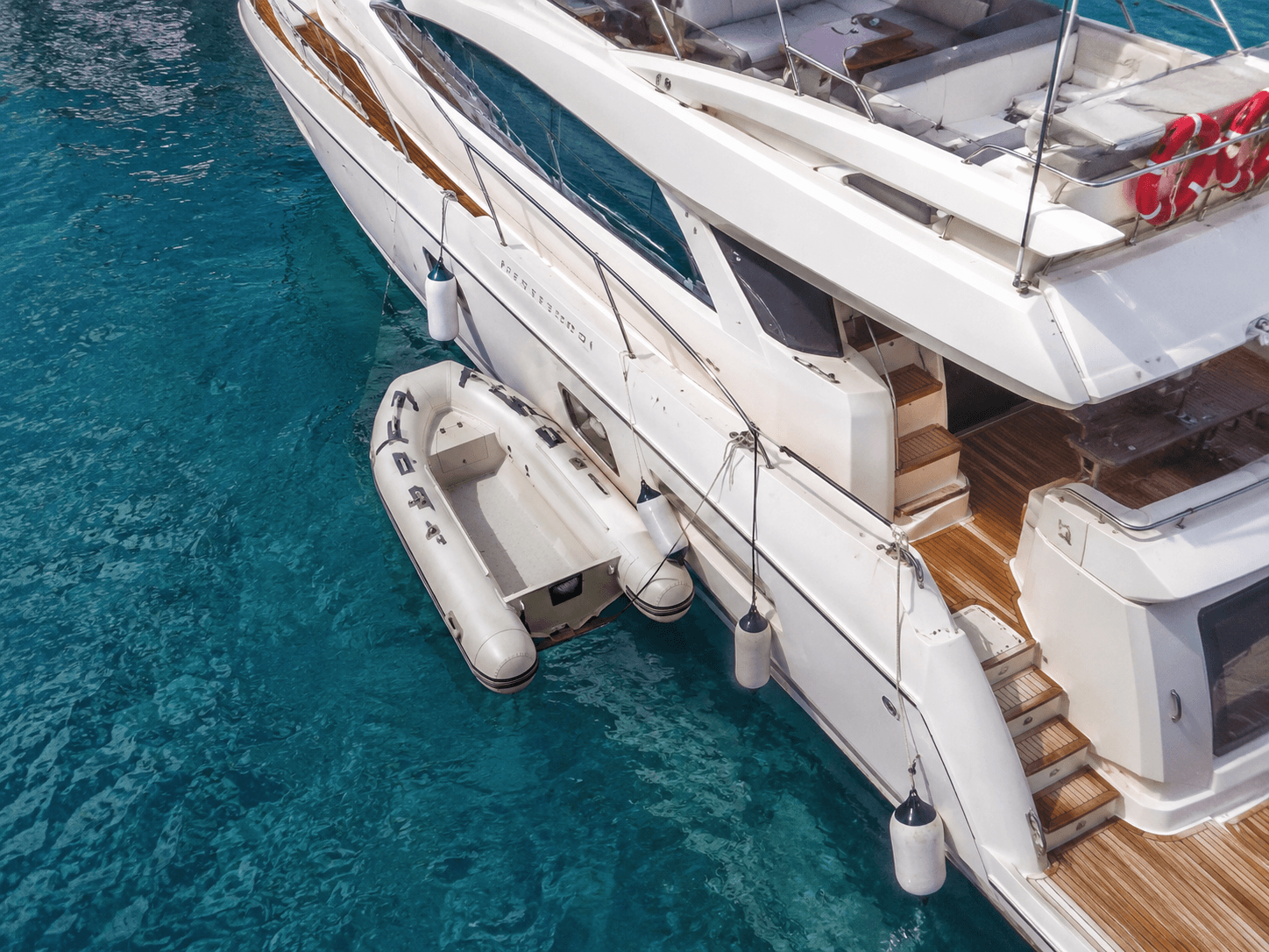 How to Choose the Perfect Tender Boat for Your Yacht: Size, Weight, and Custom Options
