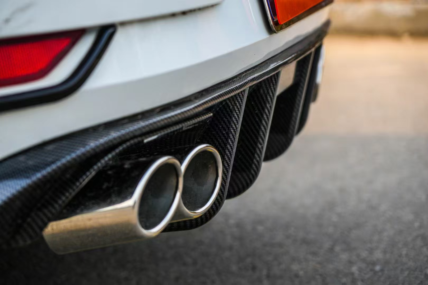 Numbers of patents emerged in the automotive exhaust industry, technology and market in a new situation