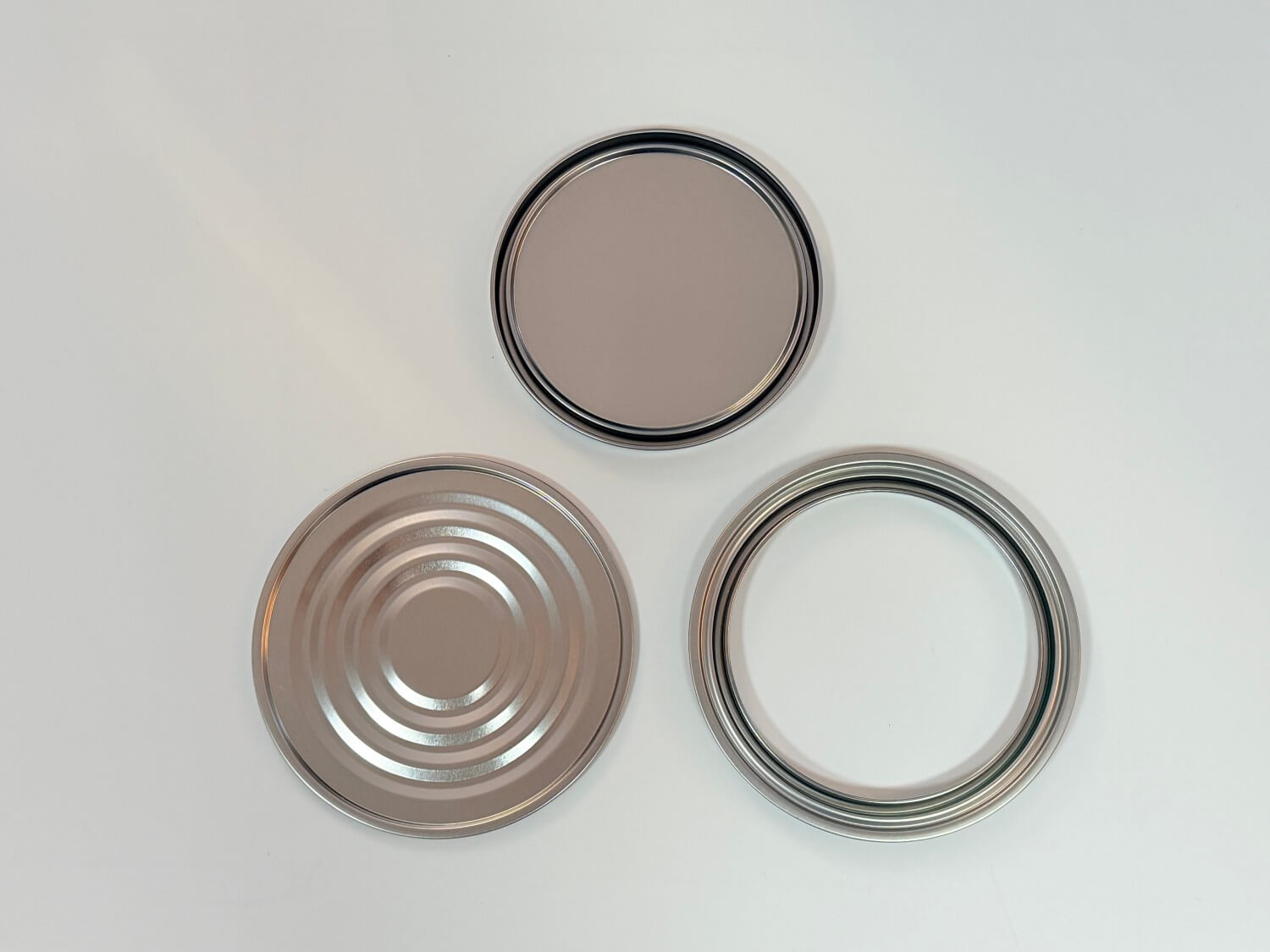 Round tin can lid