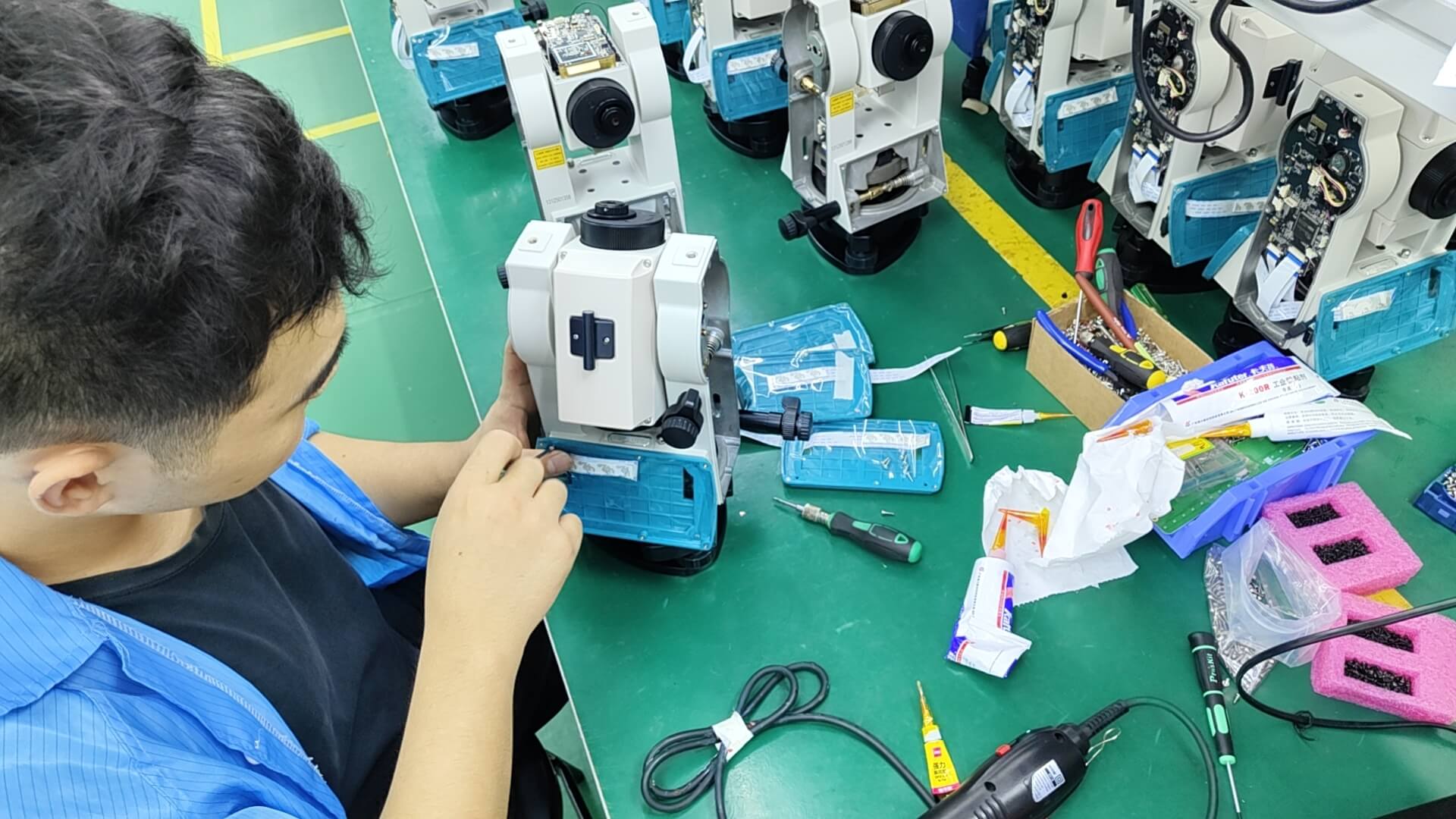 Precision internal electronic and optical assembly for APEKS AM02i manual total station