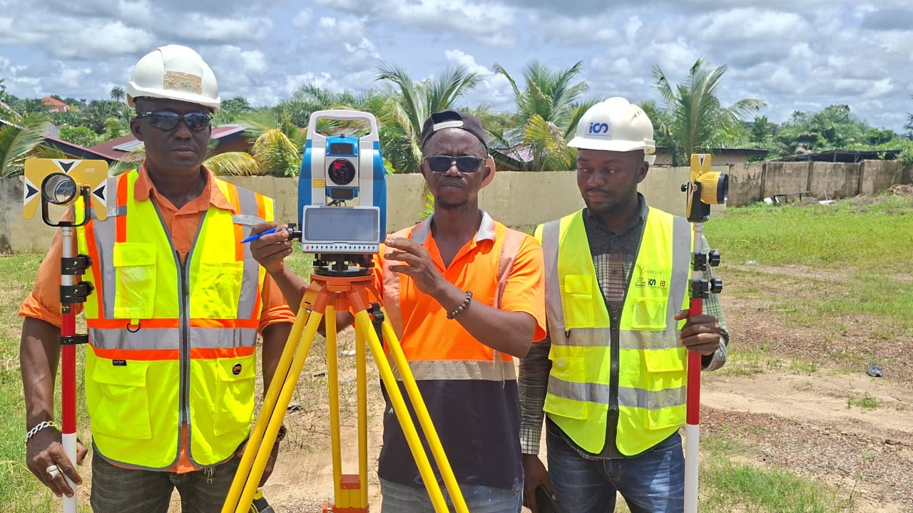 Total station used for combined cadastral and topographic data collection