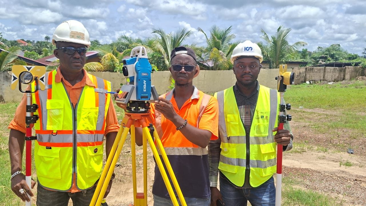 Total station control point setup for cadastral survey workflow