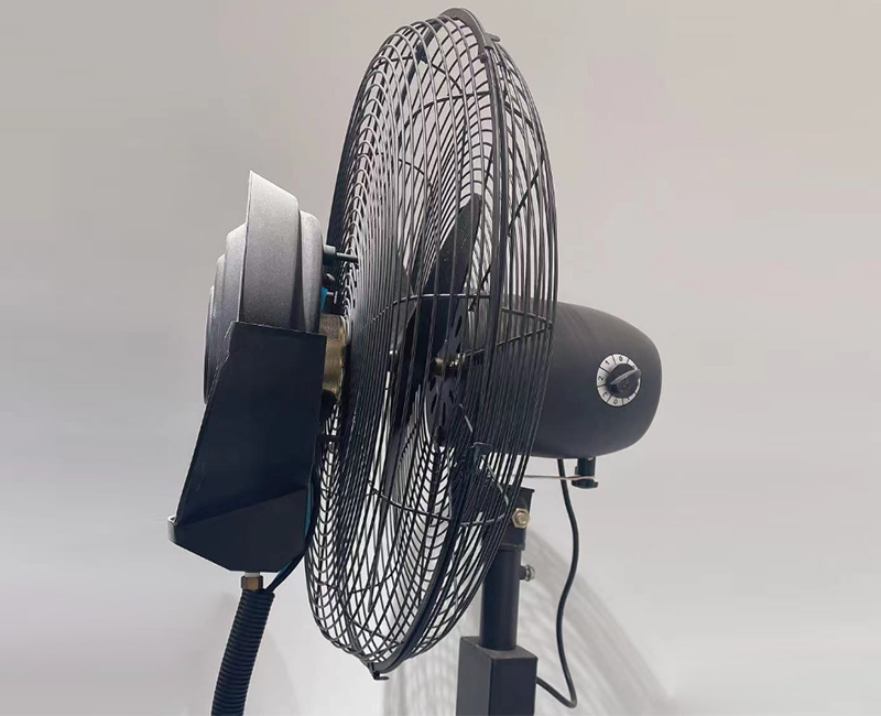 4.Outdoor-portable-Cooling-Fan-with-humidifier.jpg